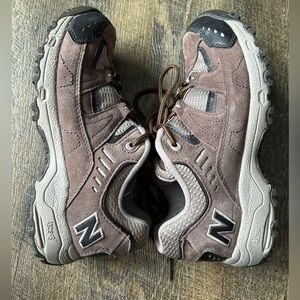 New Balance Women's 605 Hiking Shoe Sneakers Size 7.5